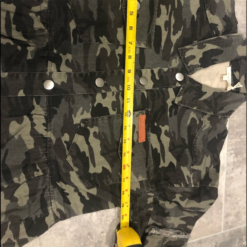 🎊HP🎉1 Left🎊Camouflage Peplum Trucker Jacket For Women-Measurements in Pics✨ - Picture 15 of 16